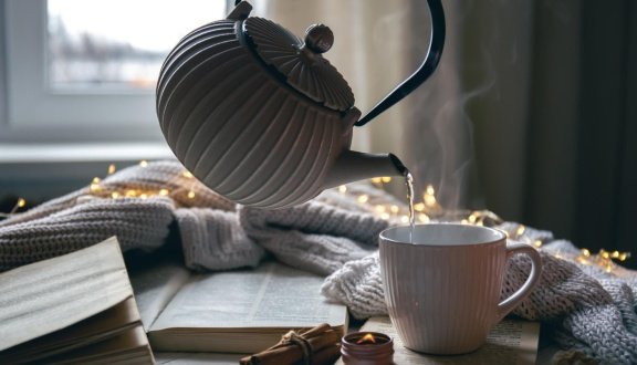 Чай в литературе: самые знаменитые книжные чаепития